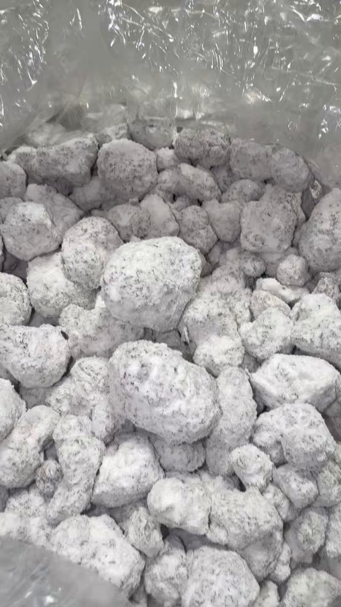 ❄️ FREE Snowcaps ❄️ Teamed up with Chunky Academy to giveaway 14g of snowcaps to 5 winners. 1 winner will also get a free March XL box from Hemper To enter: - Like this post and follow Chunky Academy - Comment: Chunky