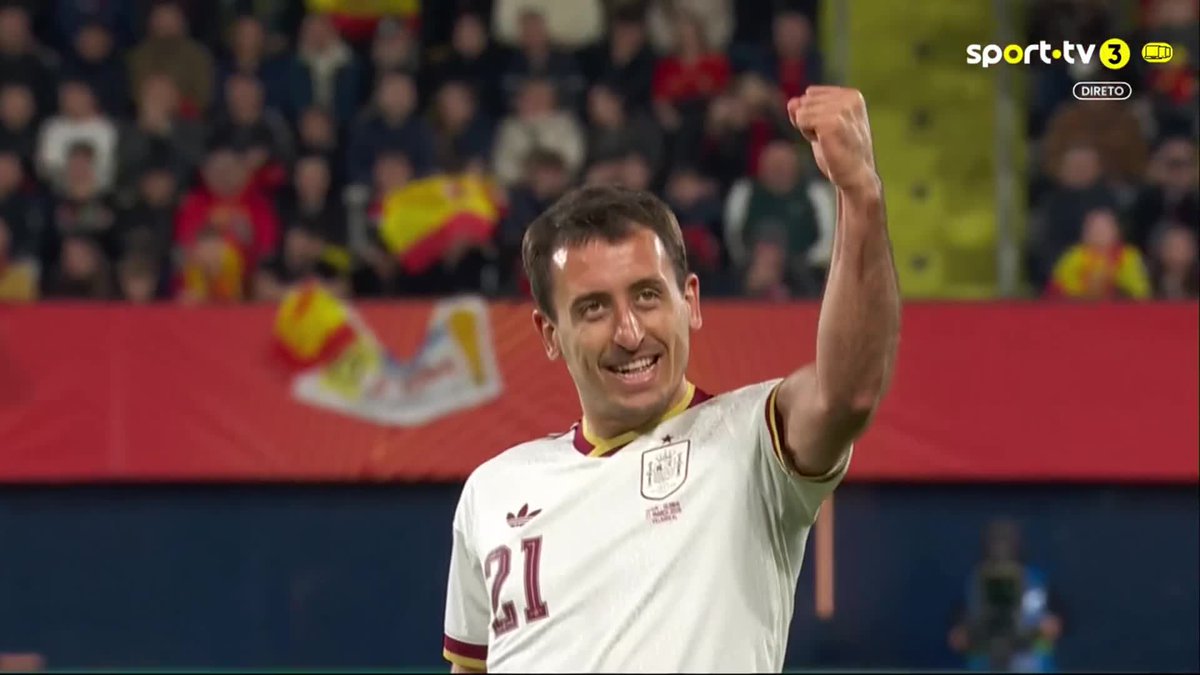 A Espanha praticando futebol.