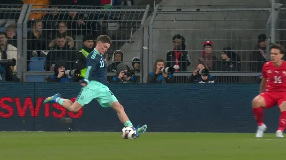 Florian Wirtz, como con la mano, y Alemania SE LO DA VUELTA 3-2 a Suiza. Qué pedazo de gol, por favor. 🖼️🇩🇪