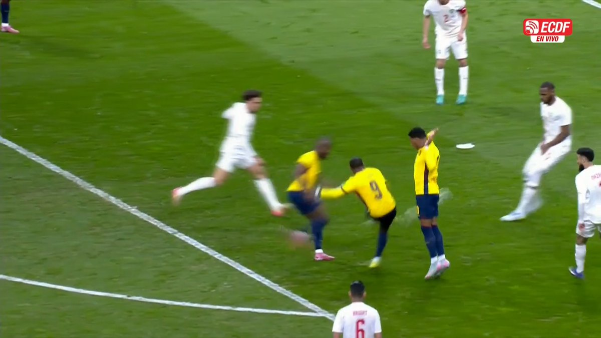 ¡YEBOAAAAAAAAAAH PONE LA PRIMERA! 🤩🇪🇨 ¡ECUADOR YA LE GANA A MARRUECOS! John Yeboah marca con un potente remate cruzado para vencer a Bono. #LaTrixECDF🔥 📲 Mira el partido: