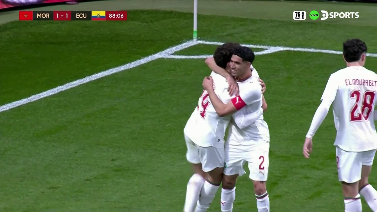 El Aynaoui y Hakimi CHOCARON LAS CABEZAS en pleno festejo de gol de Marruecos hoy vs Ecuador. INSÓLITO, JAJAJA. 😅🇲🇦