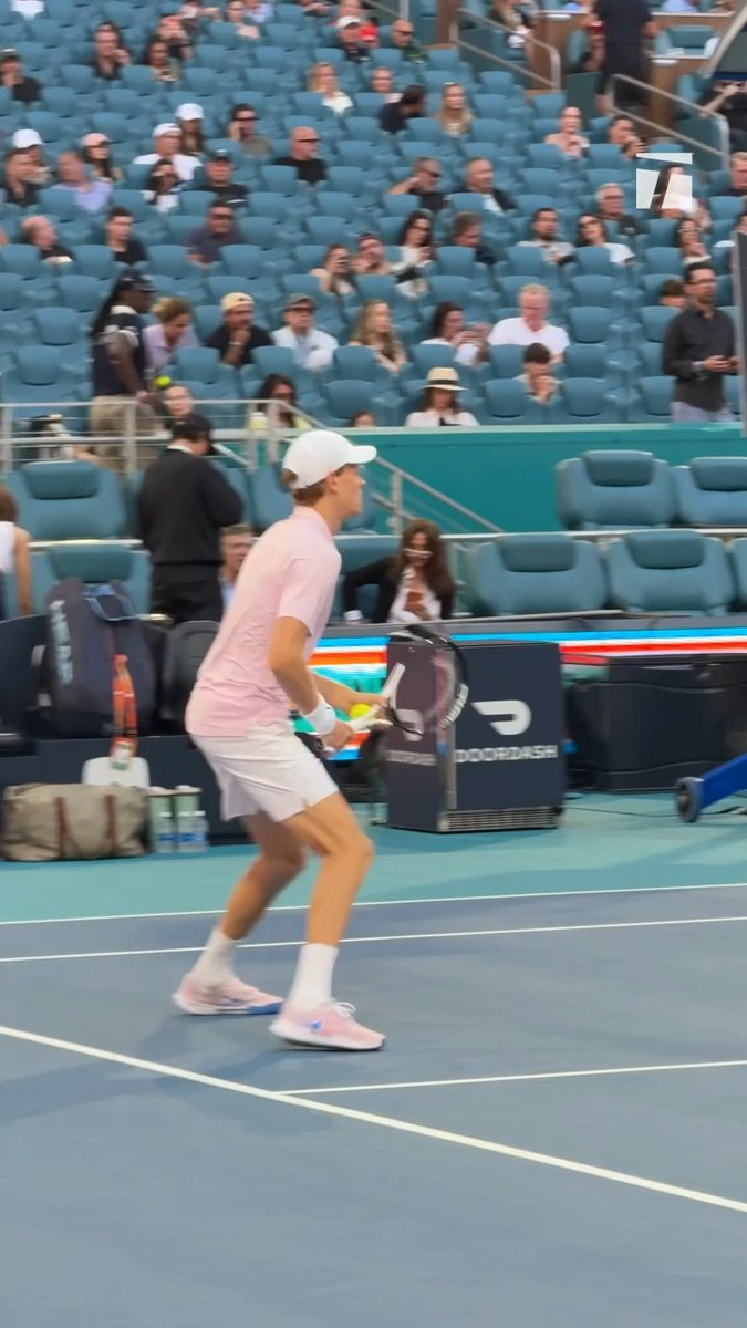 Jannik Sinner coming out to what looks like a stadium that's barely even half full. 👀