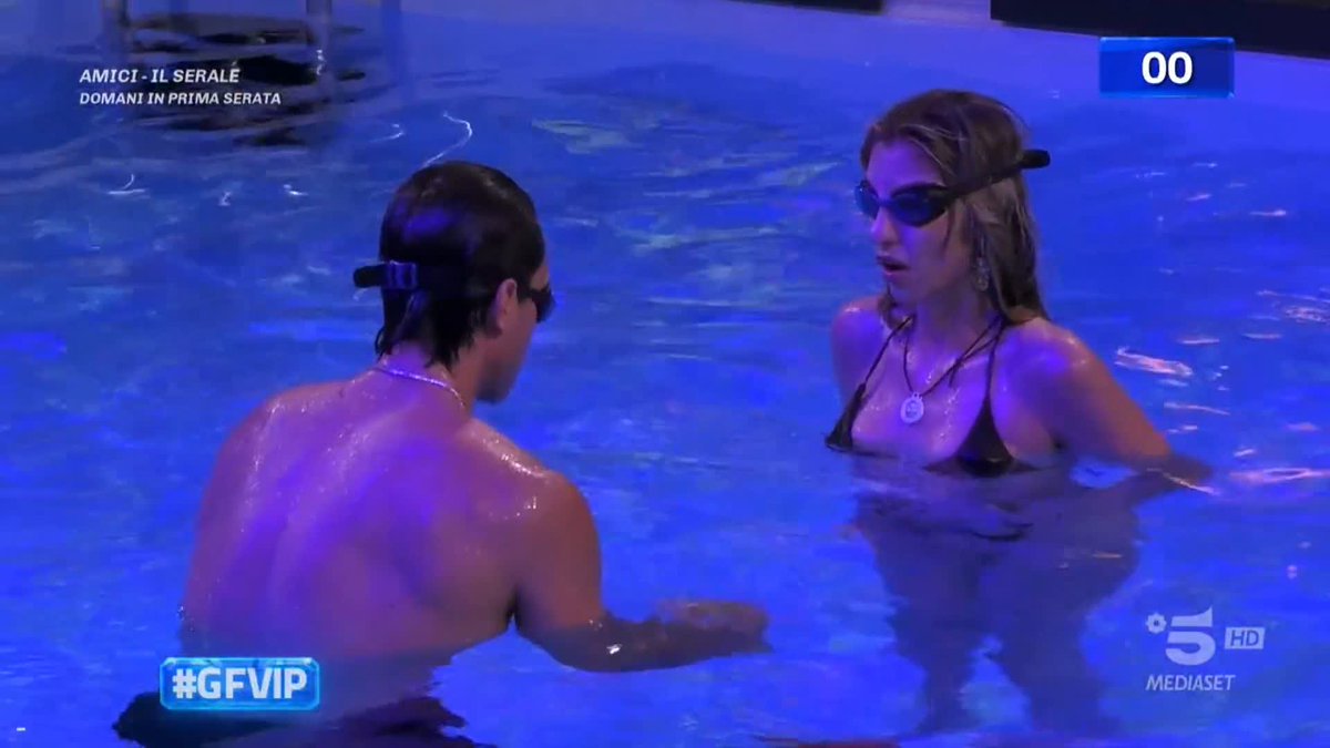 La nostra Cupido Alessandra ha deciso: la prima coppia a sfidarsi nel bacio in apnea è quella formata da Lucia e Nicolò 💋 #GFVIP
