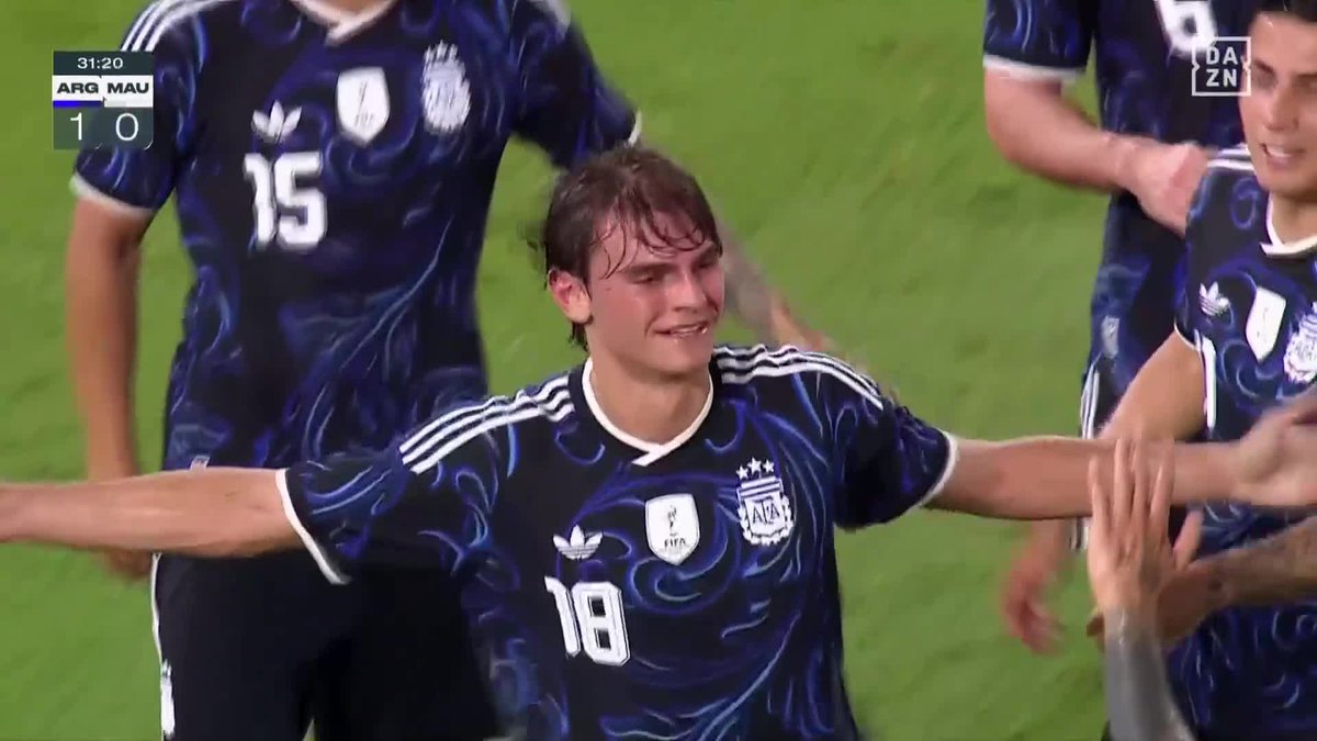PRIMER GOL CON LA SELECCIÓN ARGENTINA: DE TIRO LIBRE 🫡 ⚔️ NICO PAZ Si estás en España, puedes ver el partido Argentina vs Mauritania GRATIS desde DAZN ⛓️‍💥👉🏼 #ElMundialEnDAZN