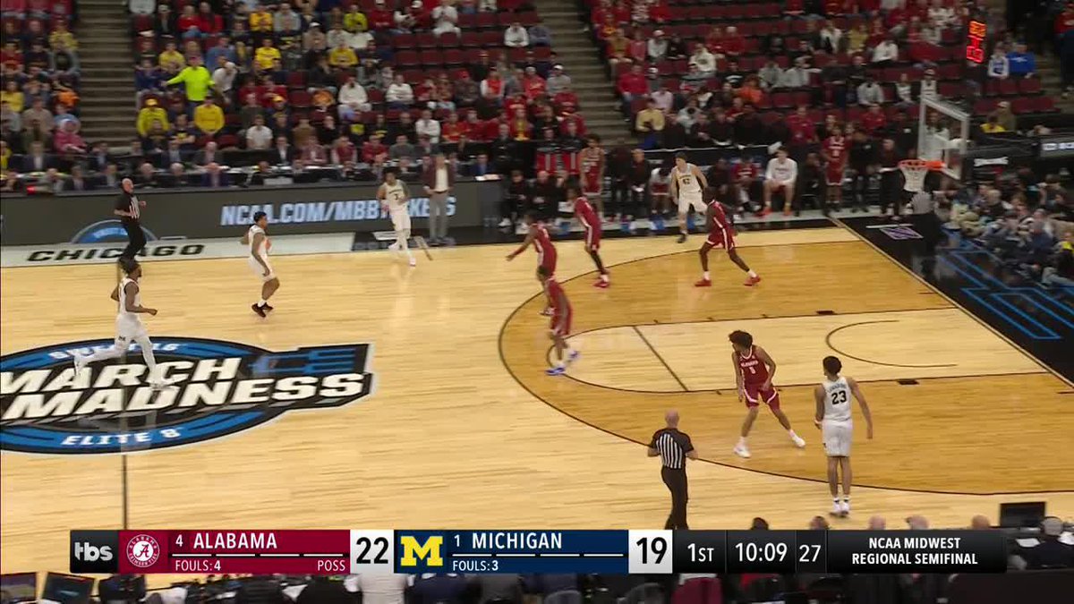 admin is trying extremely hard to keep up with the pace of this game 😭 #MarchMadness