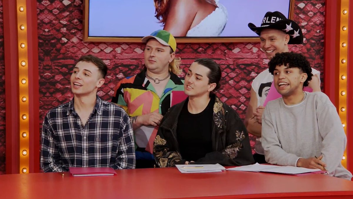 Hi Karen! ๐ #DragRace