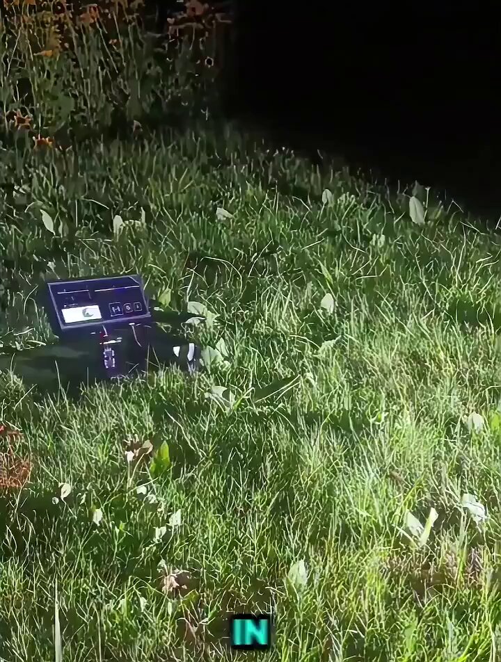 🇨🇳🔥Una empresa emergente china ha desarrollado un sistema de defensa aérea contra mosquitos en tiempo real. Esta máquina puede eliminar 1800 mosquitos por minuto. Escanea el aire como un arma de ciencia ficción, detecta mosquitos en 3 milisegundos, los identifica por tamaño y velocidad de vuelo, y los elimina al instante. Cada unidad cuesta entre 500 y 600 dólares y los envíos comienzan en junio de 2026.#China