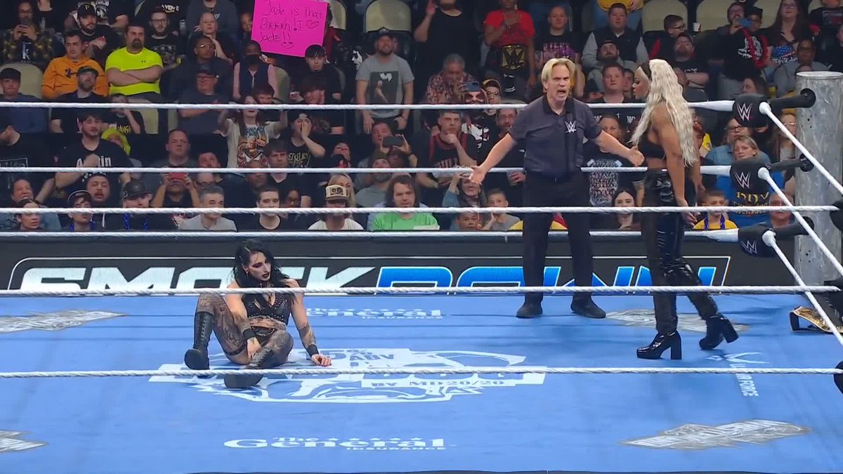 .RheaRipley_WWE was outnumbered 😱