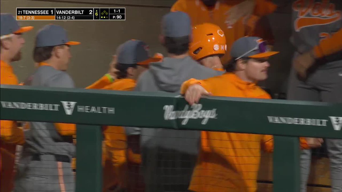 We're on the board thanks to some heads up base running! Tegan Kuhns taking over on the mound to start the bottom of the sixth. 📺 #GBO🍊 // #OTH
