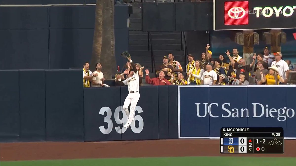 MERRILL MADNESS! What a home run robbery from Jackson Merrill!