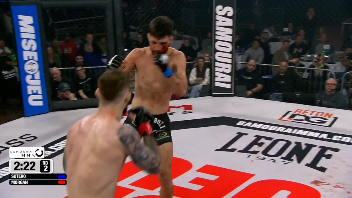 What a reversal from the ref after some questionable takedown defense 😅