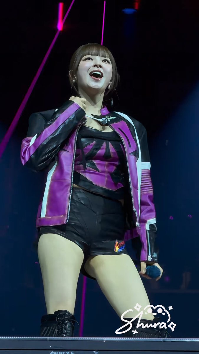 JEONGYEON IS SO FINE