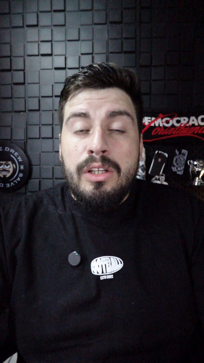 Mano, meia hora gravando uns vídeos que eu tenho que entregar. Cinco textos diferentes, roupas... passei pro PC felizão e: gravei tudo em super slow. Impressionante.