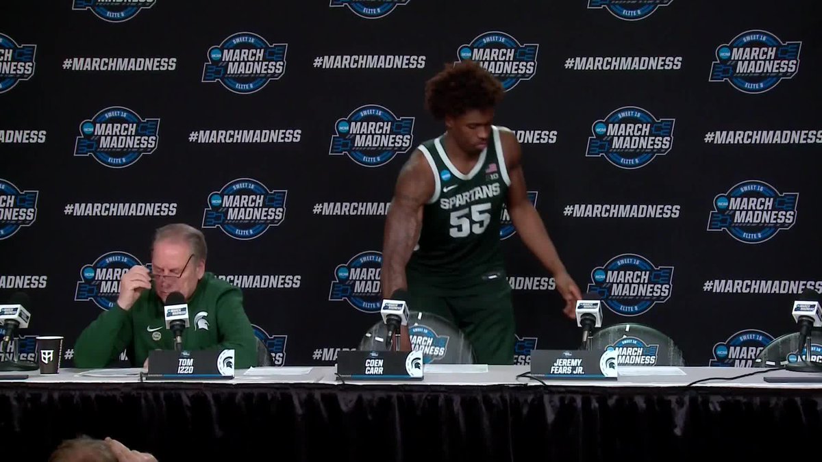 Coen Carr turned back around to make sure both chairs were pushed in 👏 #MarchMadness Michigan State Men's Basketball