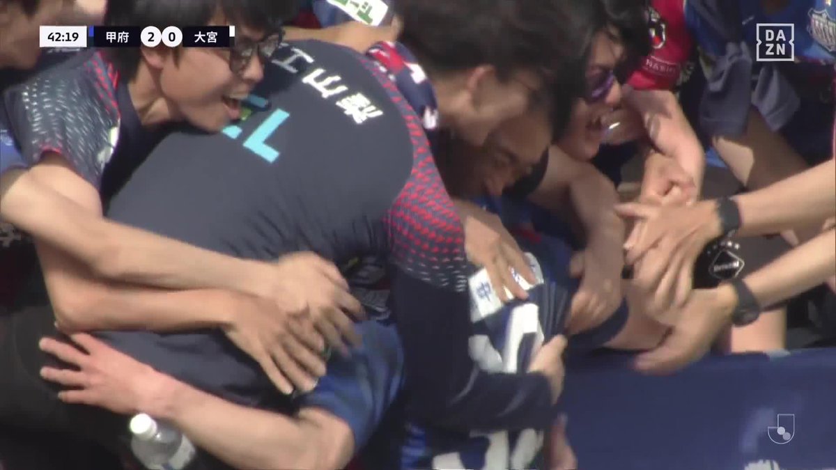 サポーターの心を掴んだ👨❤️👨 加入後初ゴールから連発 太田龍之介 前半だけで早くも2得点 🏆明治安田J2・J3百年構想リーグ 🆚甲府×大宮 📱DAZN ライブ配信中 #Jリーグ #だったらDAZN