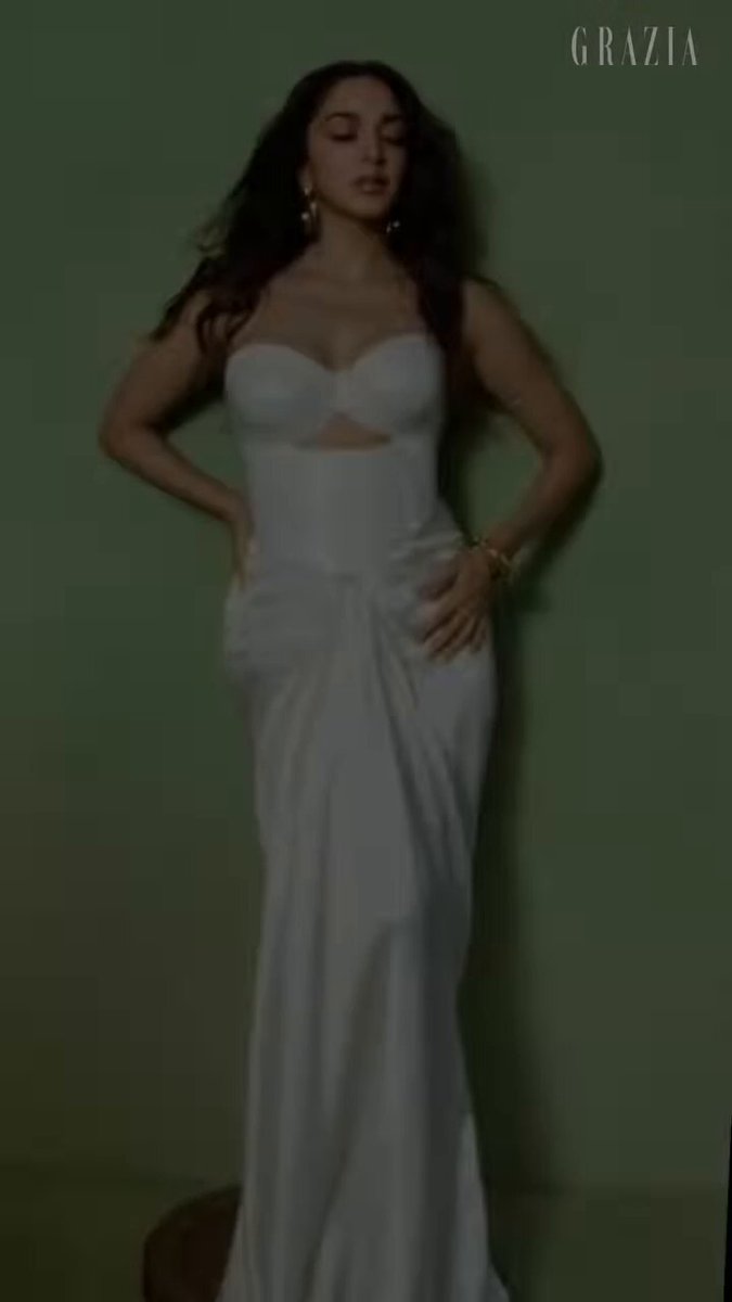 Kiara Looks Stunning, Glamorous,🥰 Effortlessly Hot 🔥 In Her Latest Cover Photoshoot 🎥. Kiara Advani Grazia India #KiaraAdvani #KiaraAdvani