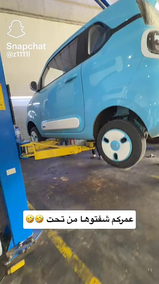 شخص يوثق باطنية السياره الترند 😂