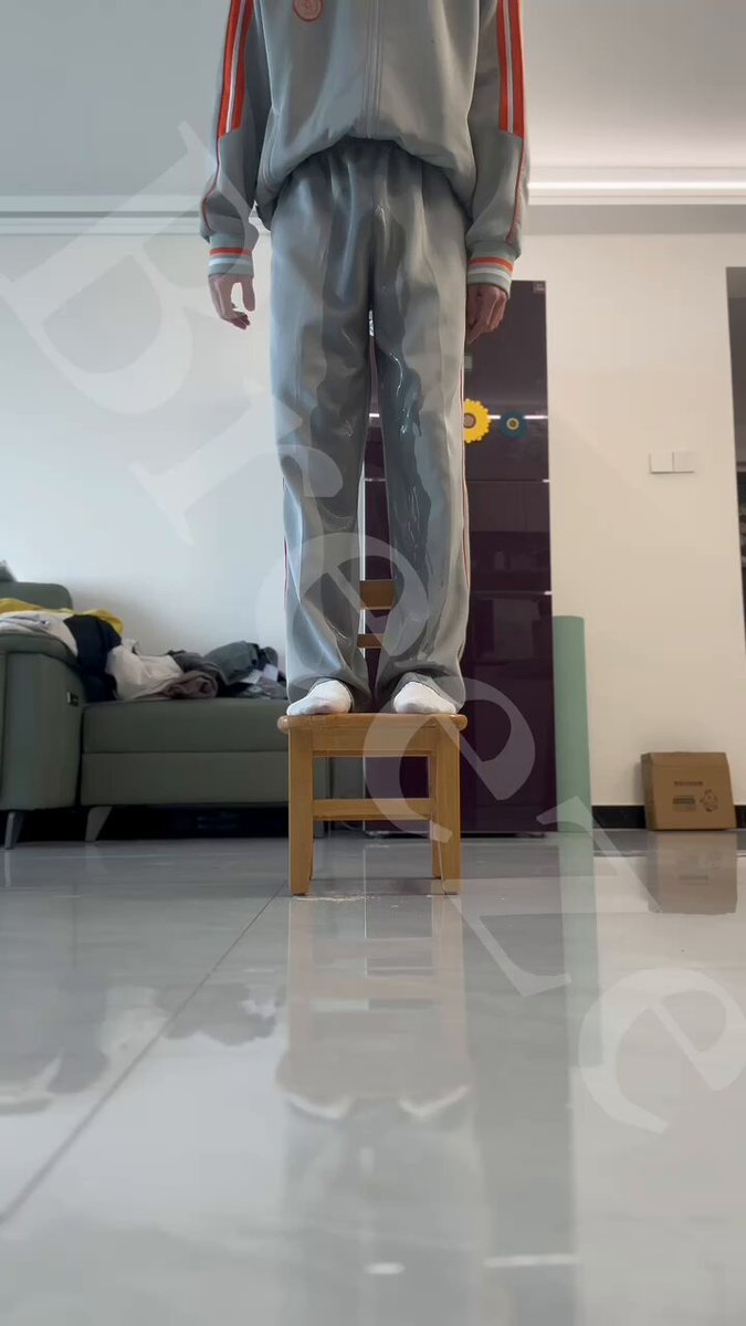 男高板凳上失禁尿裤子 #尿裤子 #Pee #Peeing #wetting #wet #Accident #男高 #弟弟 #失禁 #おもらし #尿失禁 #omorashi #Omorashi