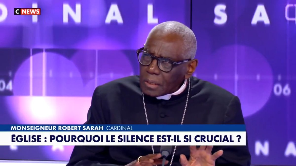🔵 Extraordinaire moment de télévision avec le Cardinal Sarah Cardinal R. Sarah reçu par Christine KELLY (avec Charlotte d'Ornellas et Gabrielle Cluzel) sur #Cnews... Magnifique extrait à propos du silence et de la nécessité du silence pour se rencontrer et rencontrer Dieu en soi...