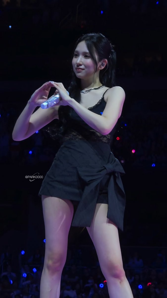 DOUGHNUT MINA SHE'S SO GORGEOUS