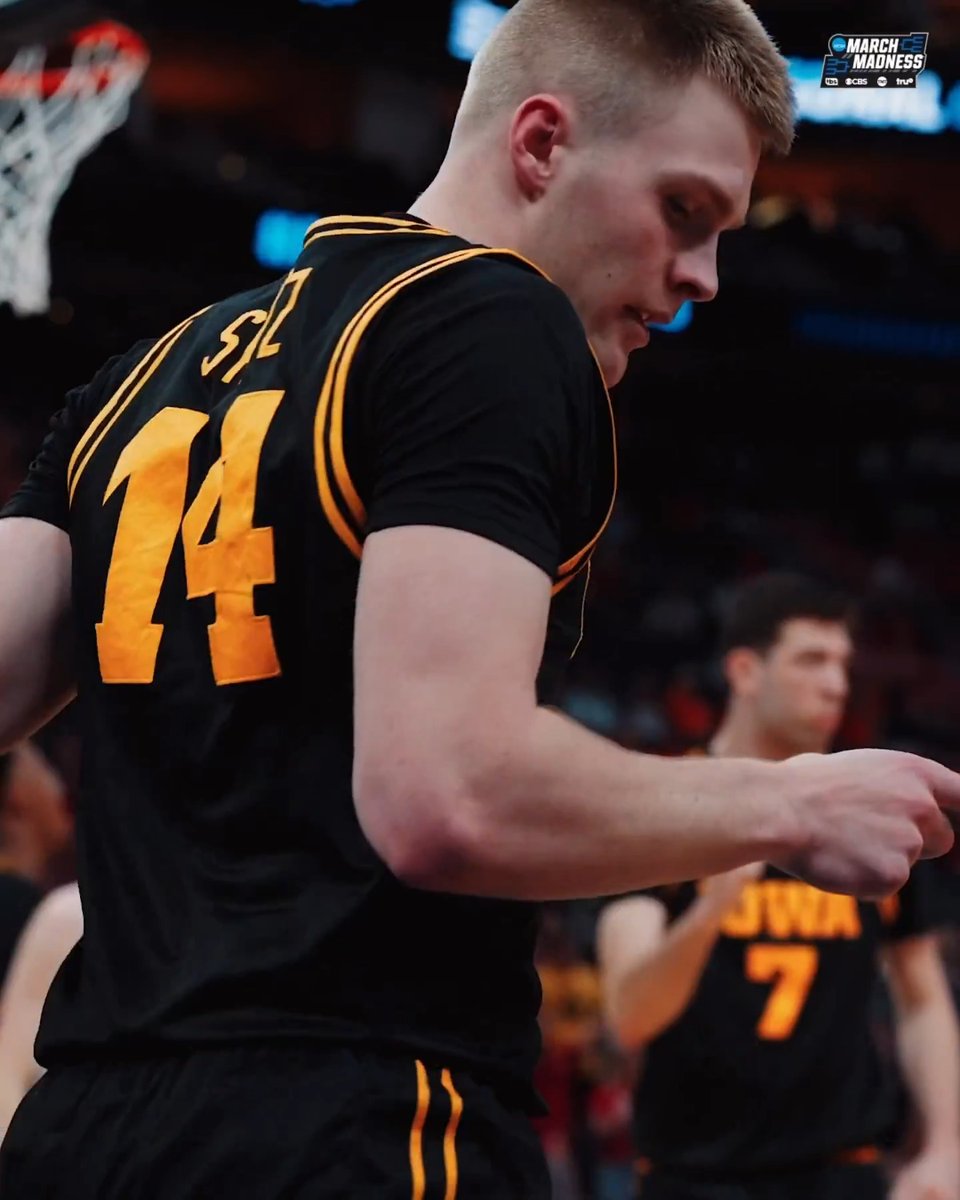 Iowa's Bennett Stirtz is a DAWG 🐶 — No DI offers — Went DII — Transferred to Drake — Transferred to Iowa — Played every min of NCAA tourney — One game from Final Four What March Madness is all about. 📺 Illinois/Iowa and Arizona/Purdue TONIGHT on TNT Sports