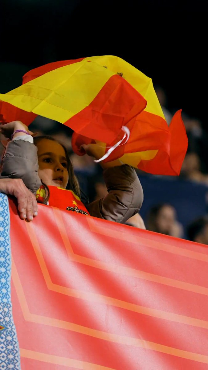 🥰 Gracias por tanto apoyo, cariño y entrega, Vila-real. ¡Os esperamos en Barcelona, afición! #VamosEspaña