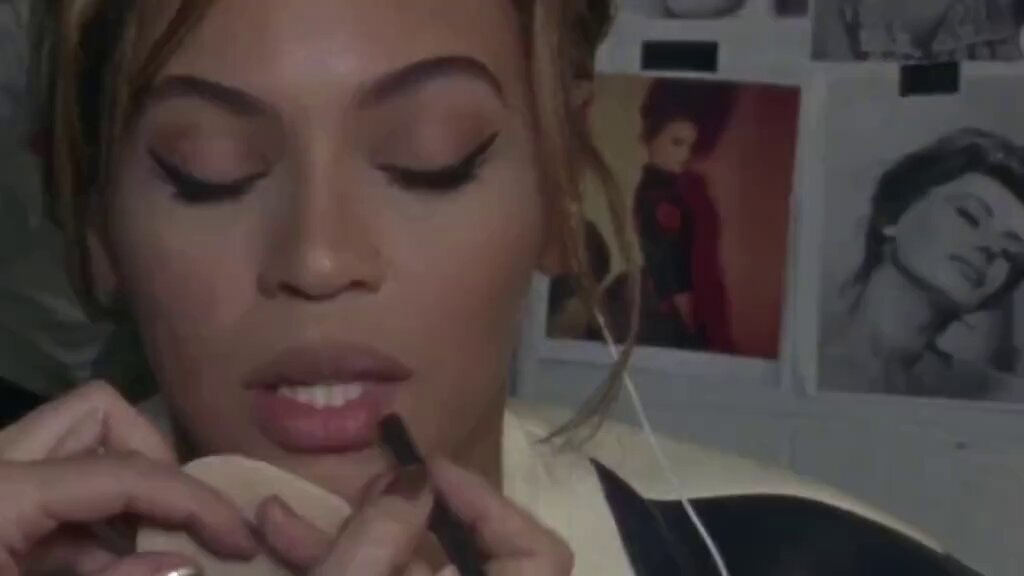 Beyoncé’s iconic March 2013 Vogue cover shoot.