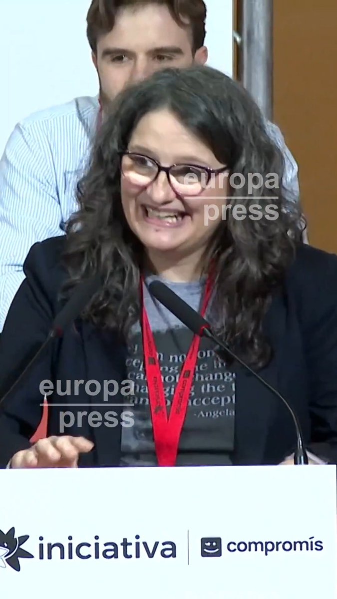 Mónica Oltra anuncia su regreso a la política y acepta entre aplausos ser candidata de Compromís a la Alcaldía de Valencia: "Sí, acepto el reto. Podéis contar conmigo"