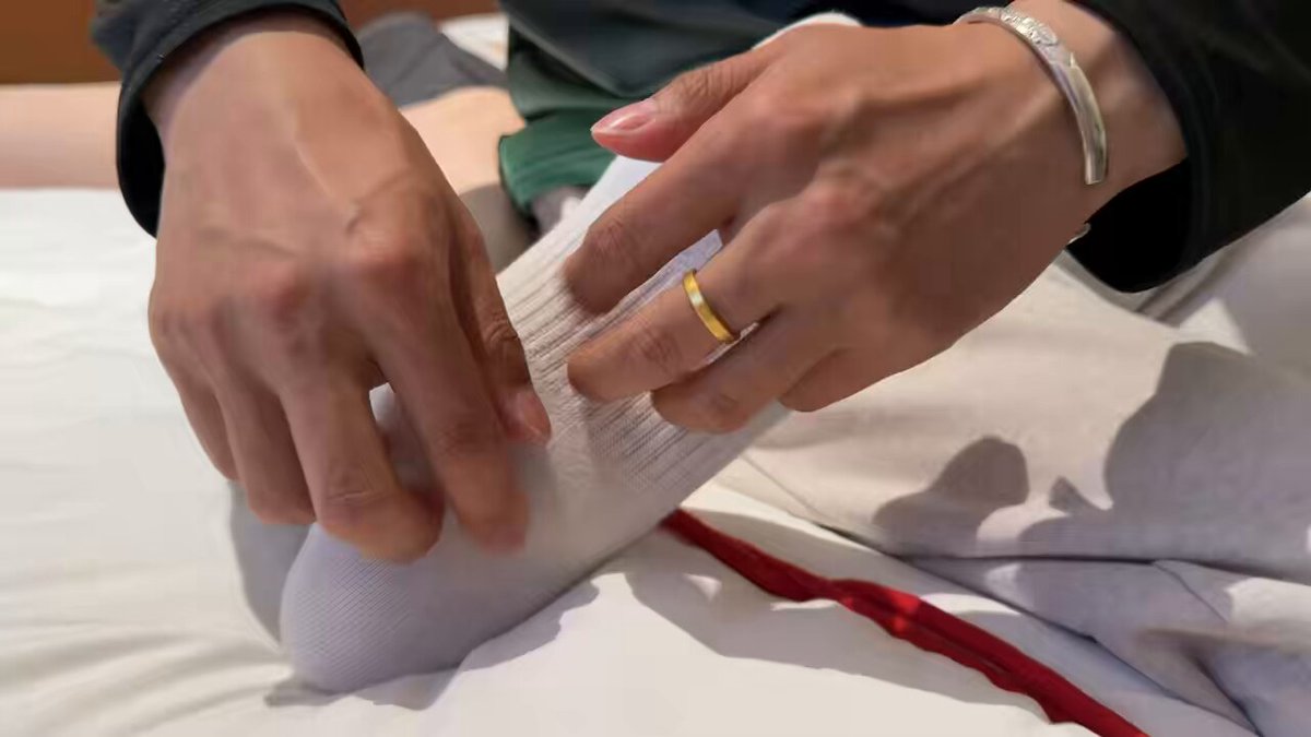 嫩嫩🦶🏻心的白领👨🏻‍💼小哥，超怕痒挣扎能力，也奈何不了我的手段