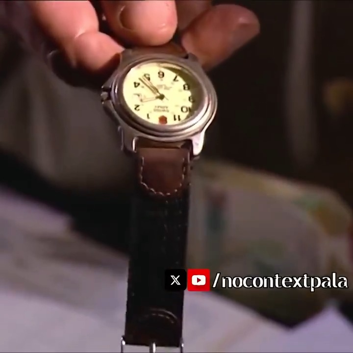 |GENEL KÜLTÜR| Seyfo Dayı'nın saati "Victorinox Swiss Army 1884" deri kordonlu modeli. Saat, bahsettiği gibi el ile kurulan mekanik değil de pil ile çalışan bir model. 80'lerin sonu, 90'ların başında üretilmiş. Şu anki değeri yaklaşık 6 bin Amerikan doları.