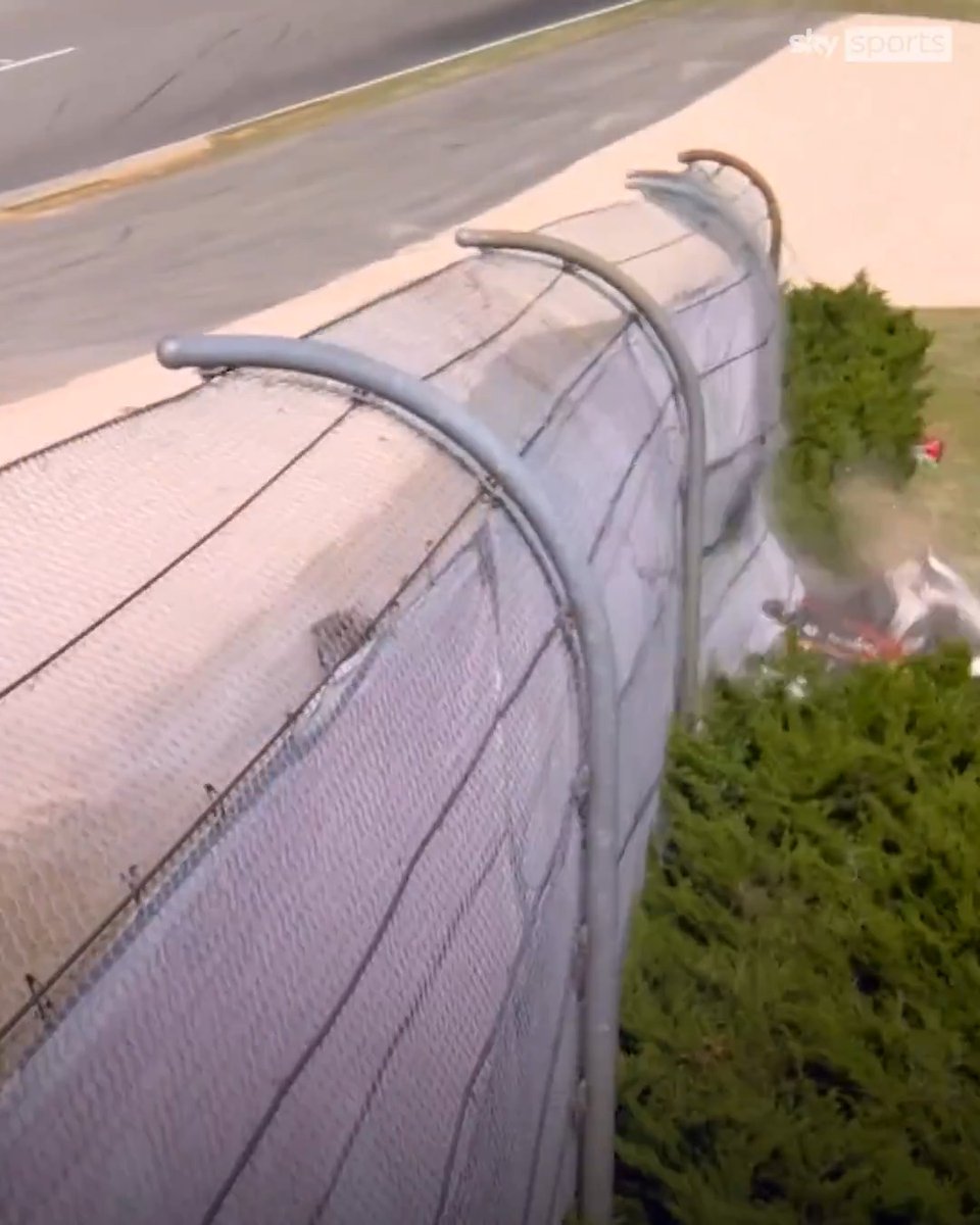 A scary moment for Scott McLaughlin as he goes through the barrier in IndyCar practice! Thankfully he's out of the car and ok 🙏