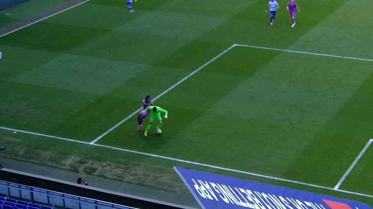 This skill from Reading 'keeper Joel Pereira! 😅👏
