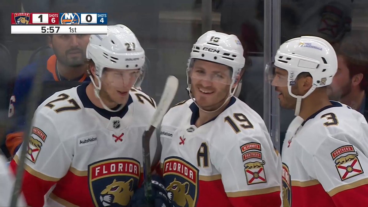 MATTHEW TKACHUK BETWEEN-THE-LEGS GOAL 😱😱😱