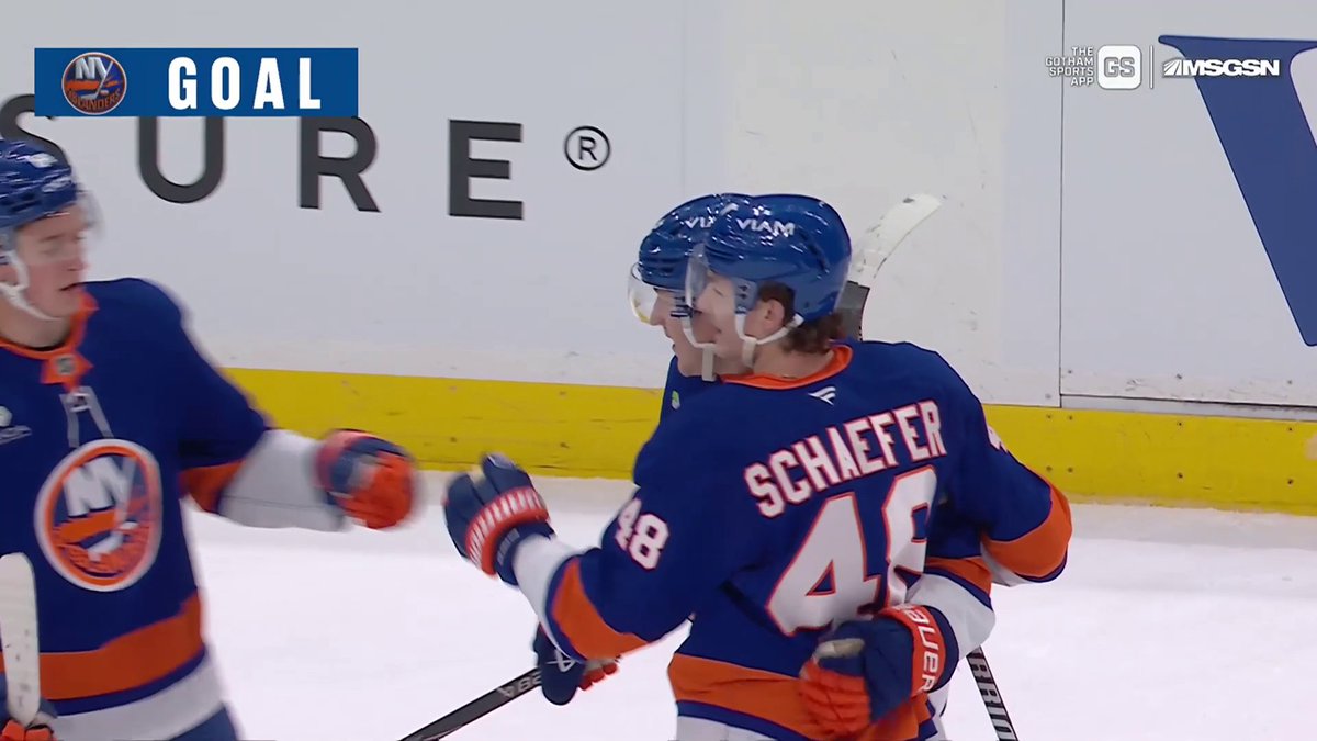 The New York Islanders strike again! 💥 It's Simon Holmstrom!