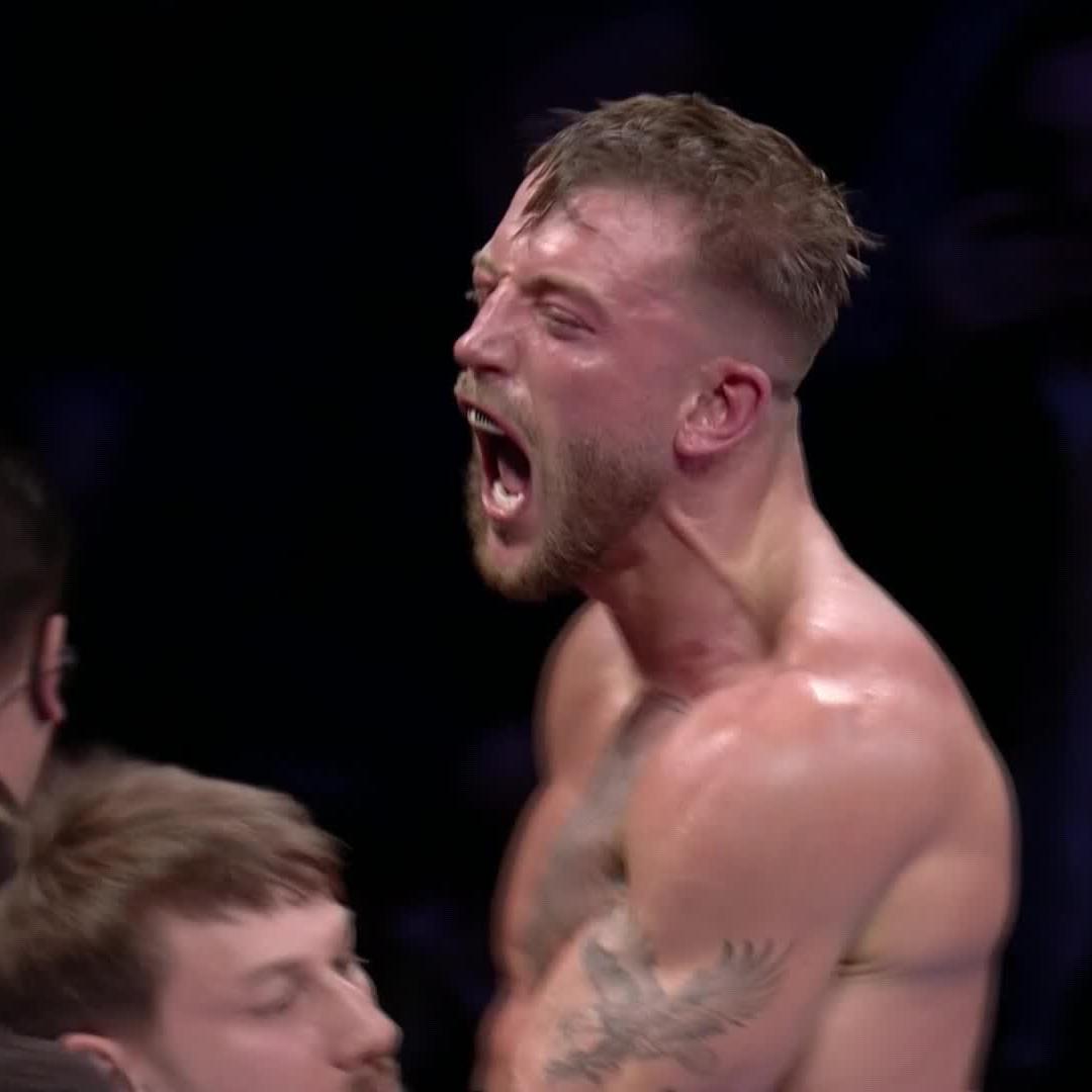 WHAT A TURNAROUND! 🤯 BRAD PAULS STOPS SHAKIEL THOMPSON! #ItaumaFranklin | Live NOW on DAZN ▪️