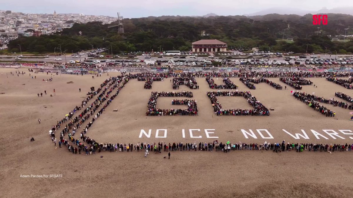 "No Kings" human banner at San Francisco's Ocean Beach on Saturday 🎥 Adam Pardee/for SFGATE
