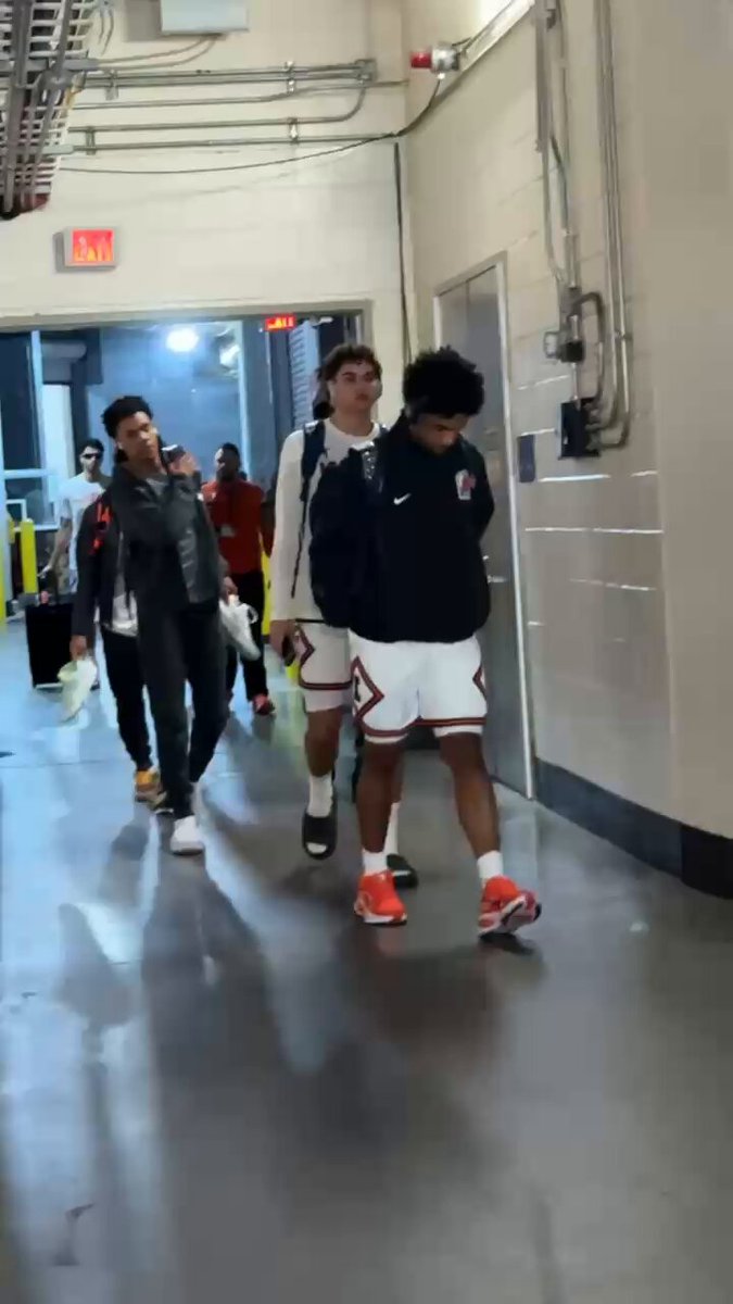 The #illini have arrived at Toyota Center.
