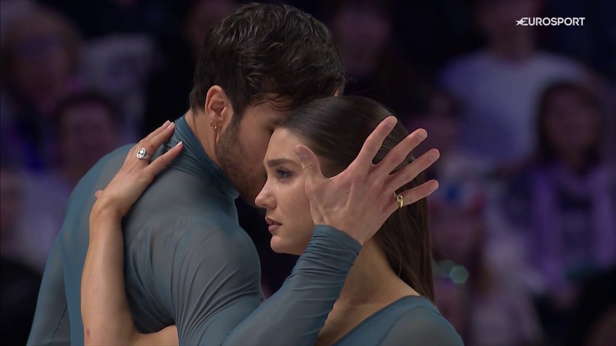 🥇 Campeones de Europa 🥇 Campeones olímpicos 🥇 CAMPEONES DEL MUNDO Cizeron y Fournier Beaudry 🇫🇷 logran la triple corona del patinaje artístico... ¡en su primer año patinando juntos! 🥈 Guilles y Poirier 🥉 Zingas y Kolesnik