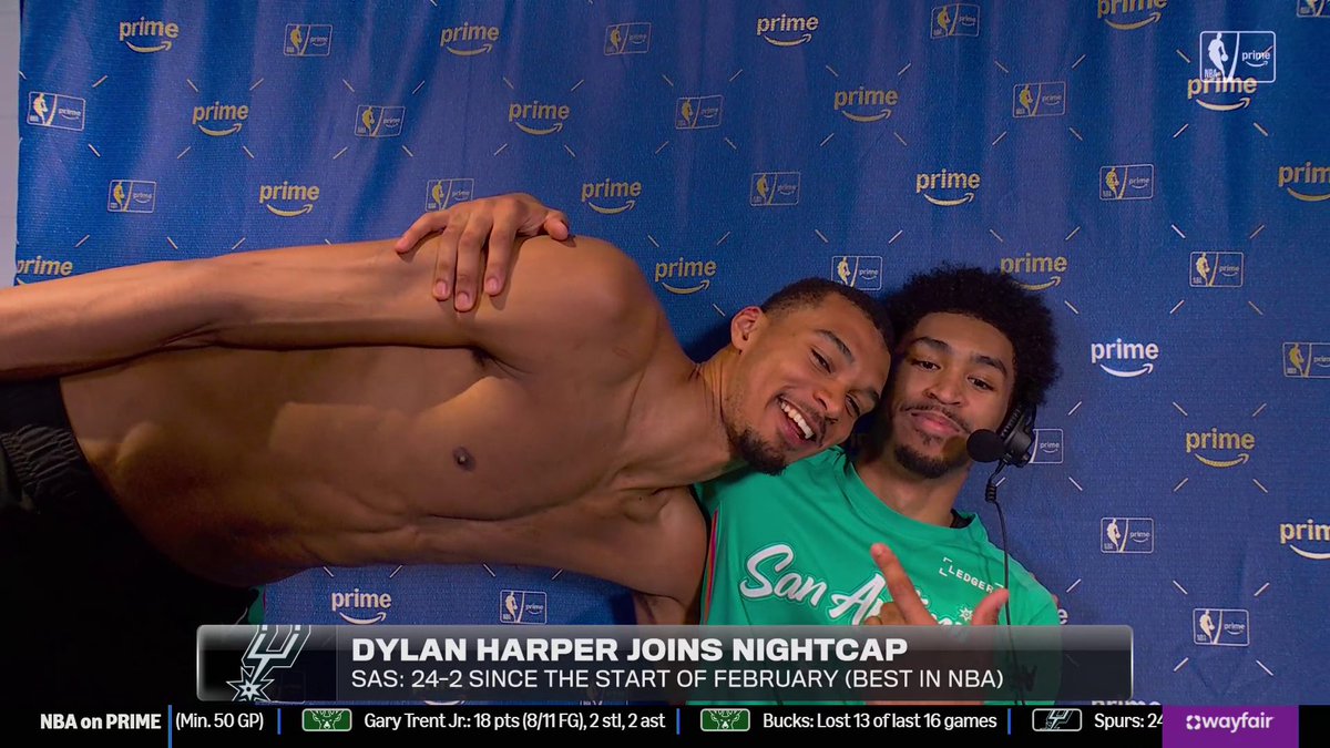 🗣️ "MVP." Wemby stopped by during Dylan Harper's interview 😂👋