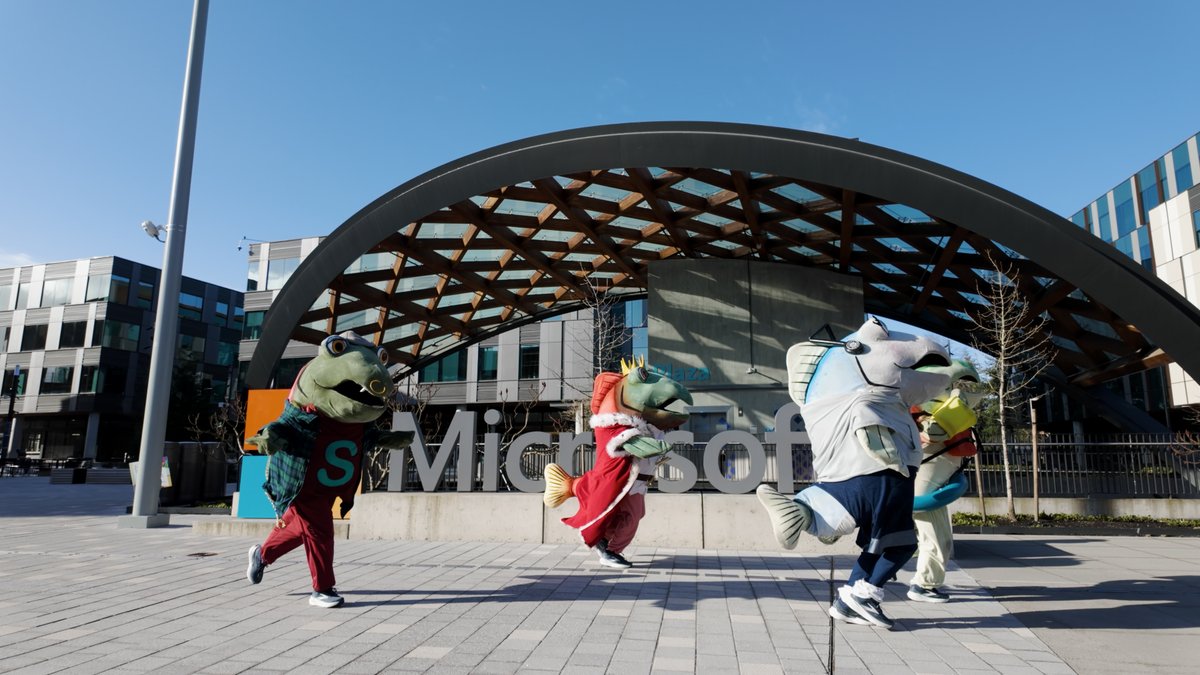 Every salmon knows when it’s time to run. From the Eastside to T-Mobile Park, the Microsoft sponsored Salmon Runners are taking Sound Transit - 🚆 🚈 🚍 light rail across Lake Washington. Ride in, catch the Seattle Mariners game, and see who wins the Salmon Run.