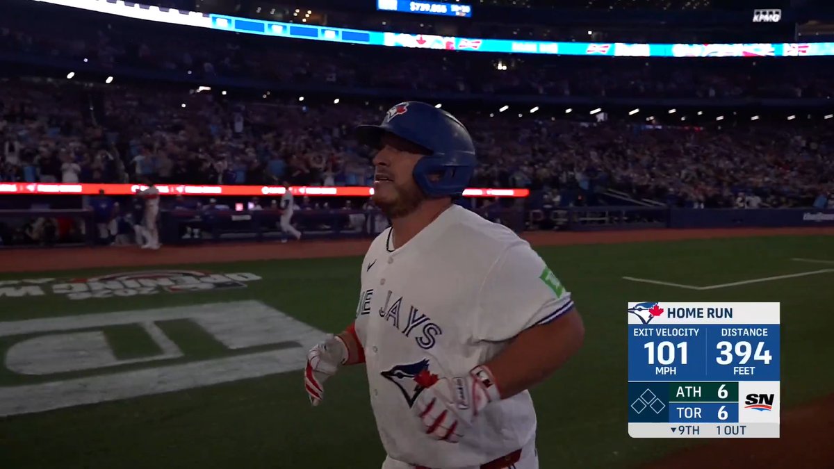 Alejandro Kirk game-tying homer! 💥