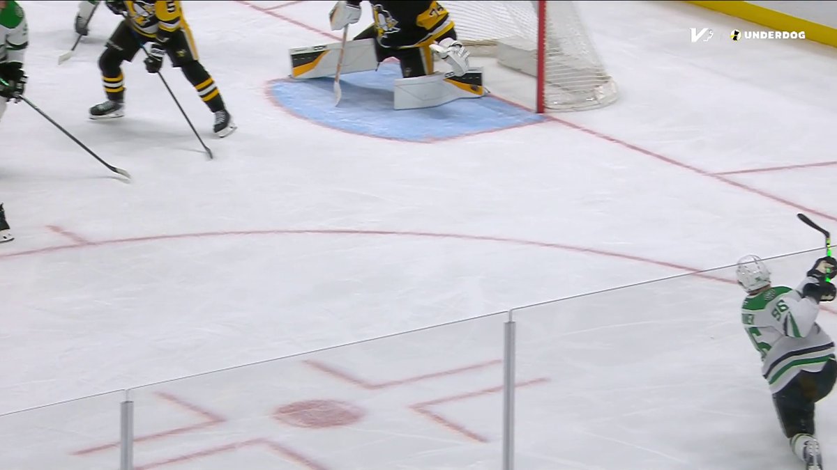 WELCOME BACK, MOOSE 🫎 Mikko Rantanen scores in his first game back in the lineup!