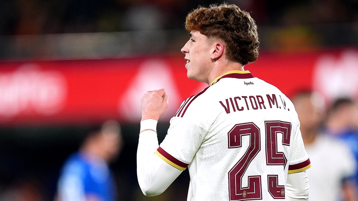 🤩 Víctor Muñoz firma un debut soñado con España: golazo y ovación ante Serbia en La Cerámica. ℹ️ #VamosEspaña