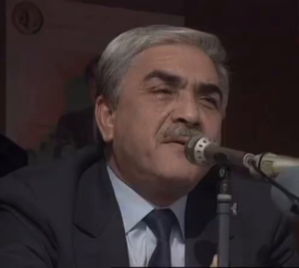 Je viens de rentrer et j’apprends que Lapine Zeroual est décédé. Je suis tellement triste par cette nouvelle . Merci Mr le President d’avoir sauvé l’Algérie dans les moments les plus difficiles de son histoire. ربي يرحمك و اوسع أعليك في جنة الرحمان 🤲