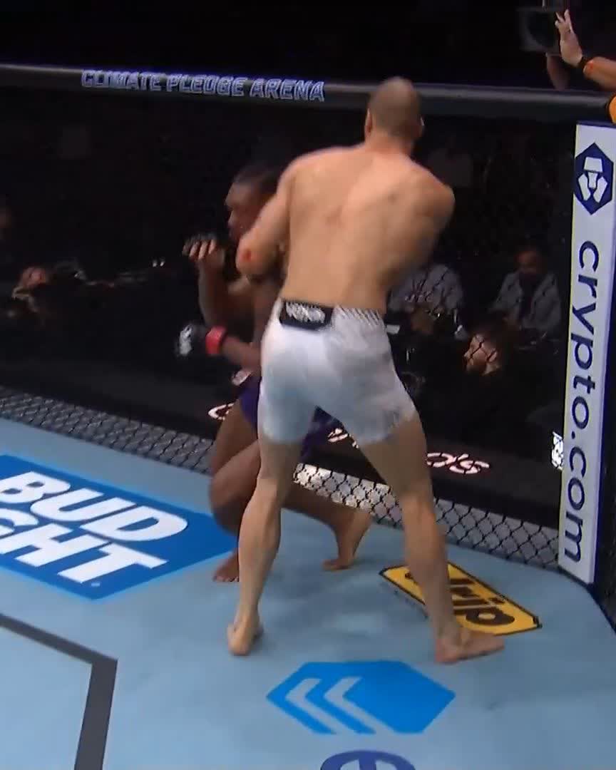 His striking is NASTY 😮‍💨 Yousri Belgaroui gets his second straight R3 finish for a massive victory tonight! [ #UFCSeattle | LIVE on @ParamountPlus ]
