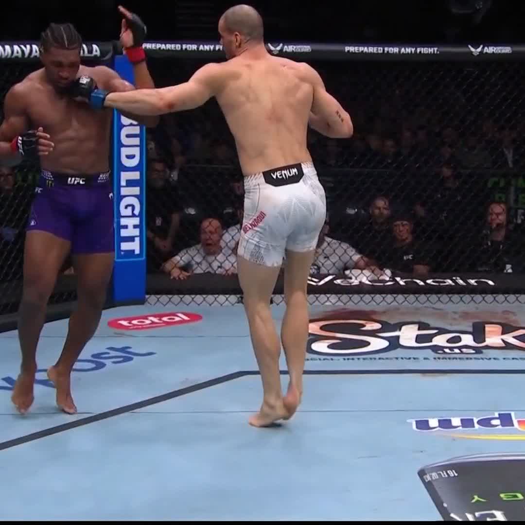 Yousri Belgaroui 🇹🇳 (10-3) s’impose par KO au troisième round contre Mansur Abdul-Malik 🇺🇸 (9-1-1) #UFCSeattle