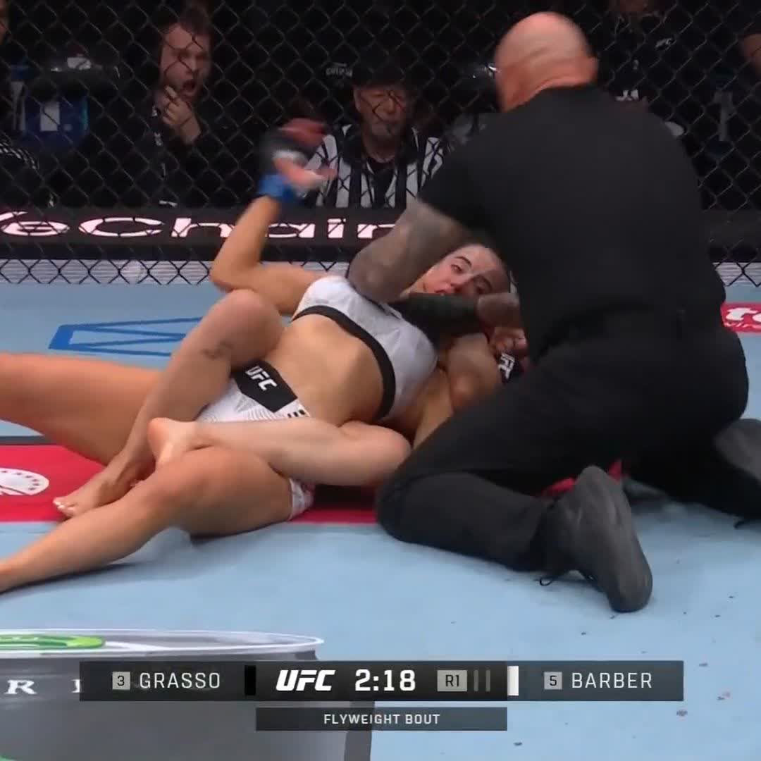 THAT LEFT AND RNC!!! 🤯 🇲🇽alexa grasso ends her rematch with Maycee Barber with this INSANE FINISH! #UFCSeattle
