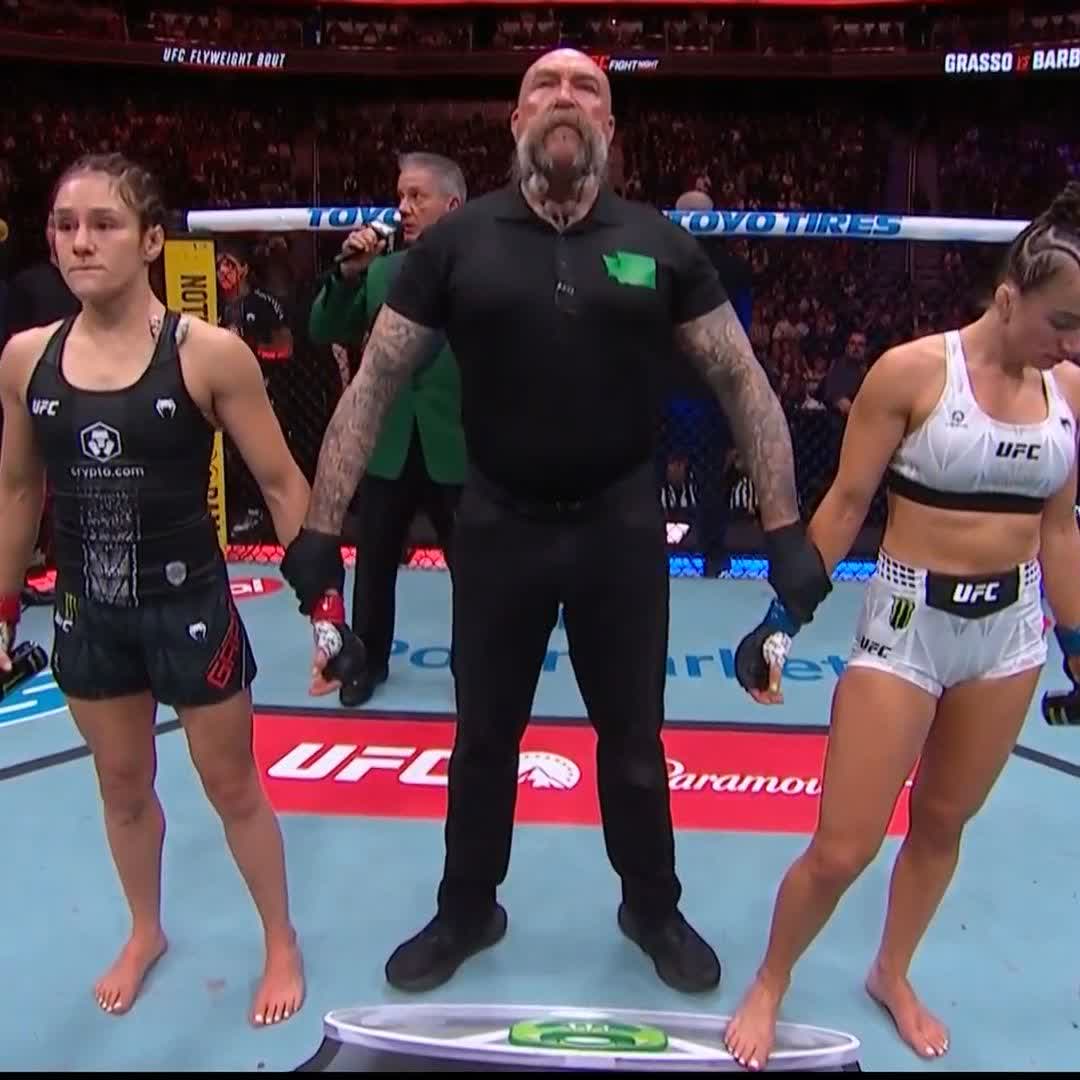 La mexicana y ex campeona Alexa Grasso 🇲🇽 se lleva la victoria en el primer round con fulminante nocaut ‼️ #UFCSeattle | Ver en vivo por Paramount+ Deportes