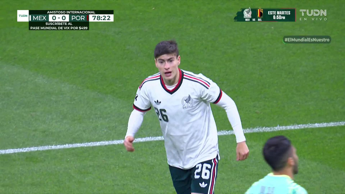 🚨 ¡BRUTAL OVACIÓN PARA LA HORMIGA GONZÁLEZ! 🇲🇽👏🏼 El goleador de Chivas entra el campo y el Banorte se rinde ante él 😍🏟️ #ElMundialEsNuestro