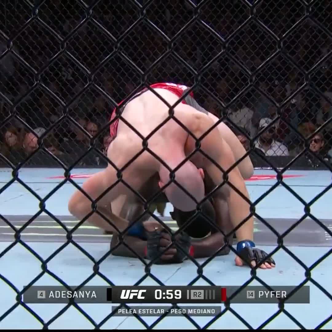 Se acabooooó 🔥‼️ Joe Pyfer se lleva la victoria en el segundo round ante el ex campeón Israel Adesanya #UFCSeattle | Ver en vivo por Paramount+ Deportes